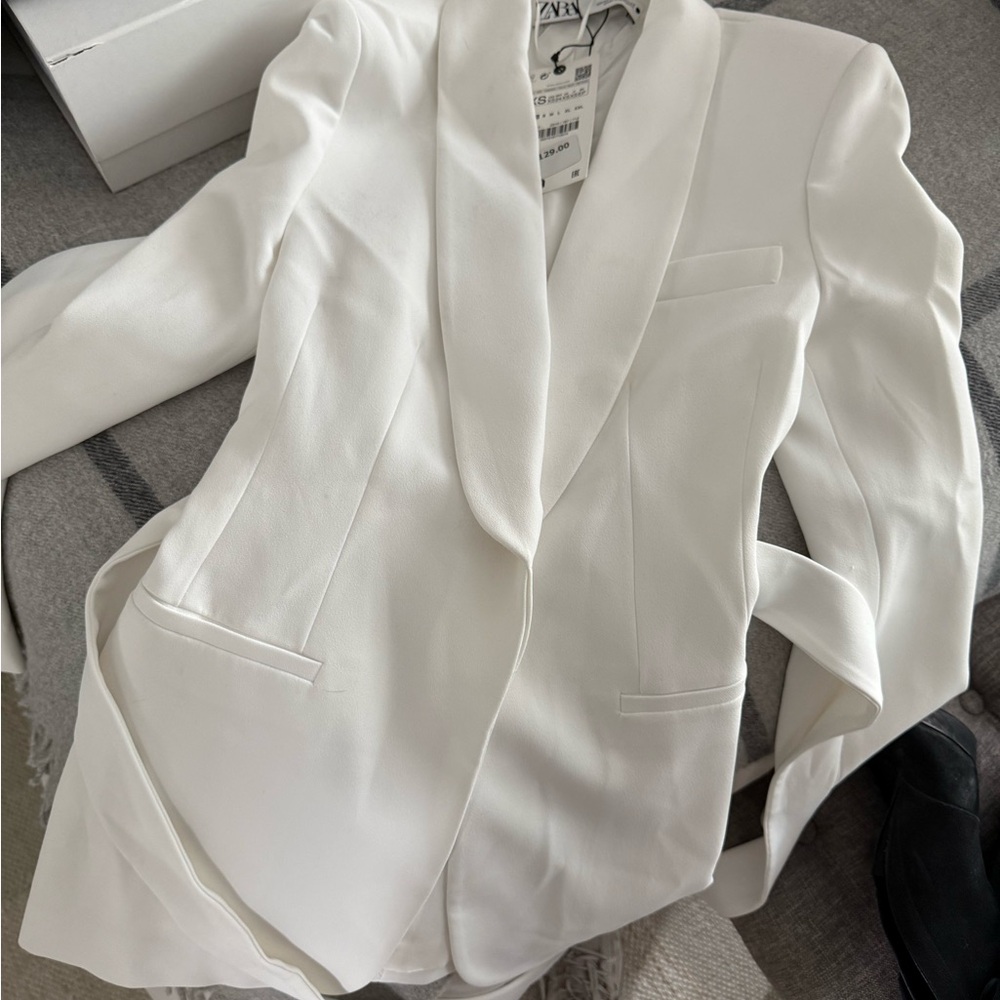 Elegant White Blazer by ZARA Belted